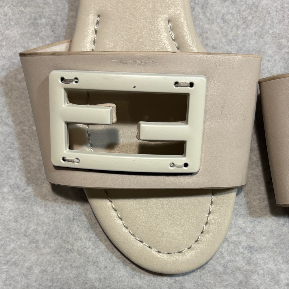 Fendi Women's Cream Slide Sandals Type Size 35 - Picture 2 of 5